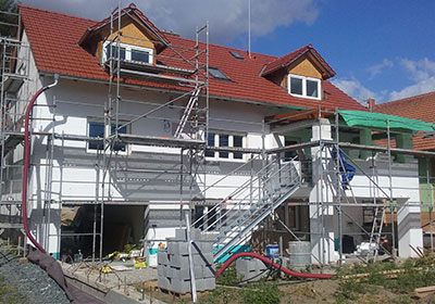 RD Modřice - 430m2 pohledové plochy rámového lešení